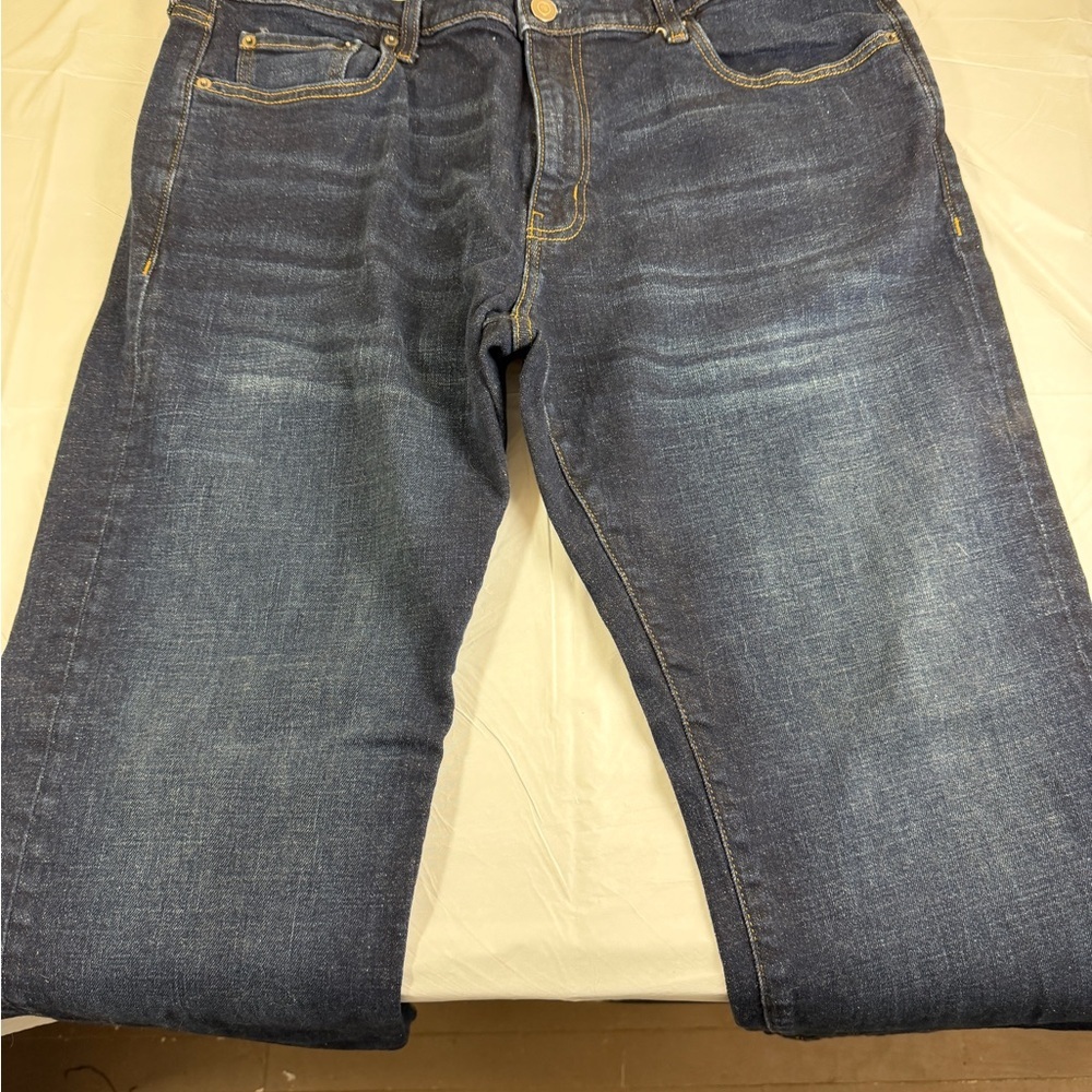 Amazon Essentials Men's Relaxed Fit Dark Blue Jeans